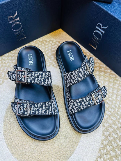 Dior
Size 40-46 
150 dhs✅

Zain57
♥️♥️♥️