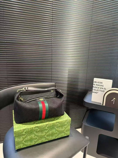 Gucci
 115 dhs❤️ 

with box
🎁🎁🎁

Zain235
♥️♥️♥️