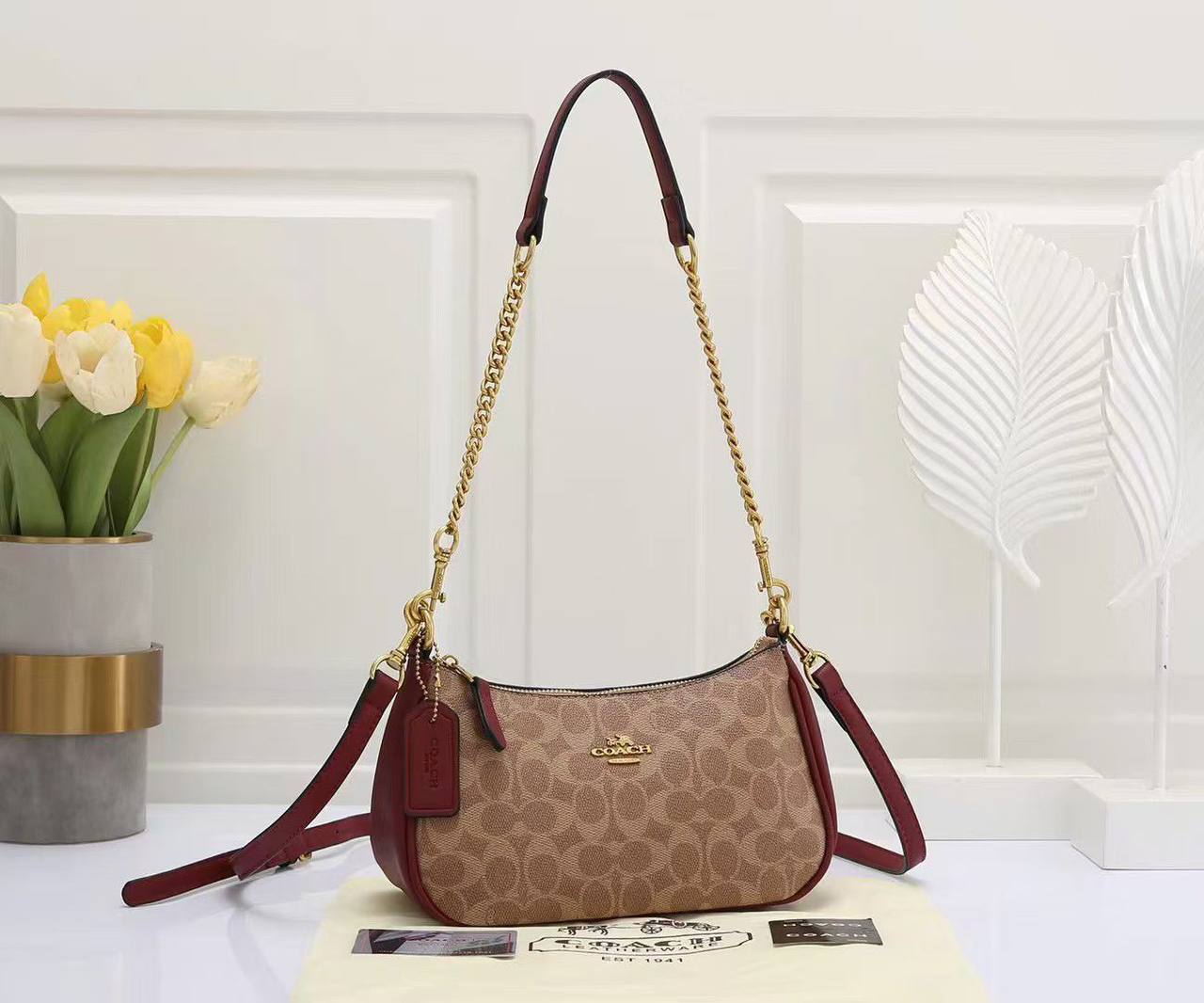 Coach

High quality 

With box 
🎁🎁🎁

85 dhs🇦🇪

Zain136
♥️♥️♥️
