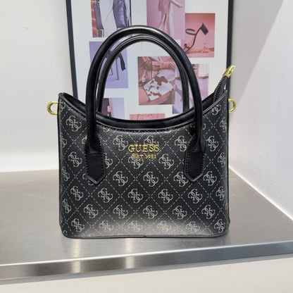 Guess 
65 dhs✅

Zain232
♥️♥️♥️
