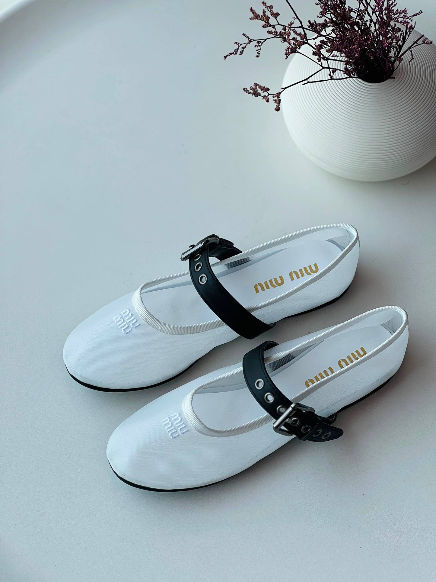 Miu miu
Size 36-41
_Super master high quality_🪡
450 dhs✅

Zain176
♥️♥️♥️