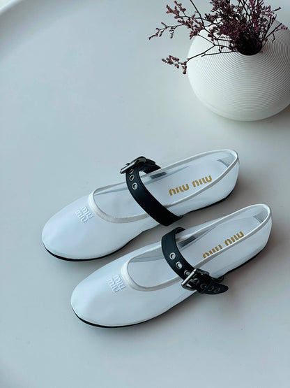 Miu miu
Size 36-41
_Super master high quality_🪡
450 dhs✅

Zain176
♥️♥️♥️