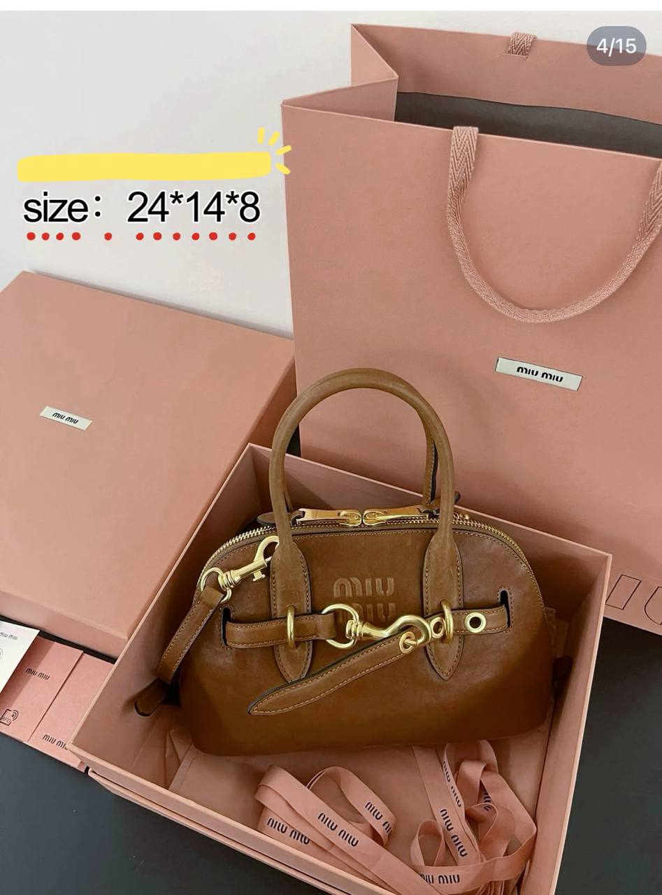 Miu Miu
with box
90 dhs✅

Zain38
♥️♥️♥️