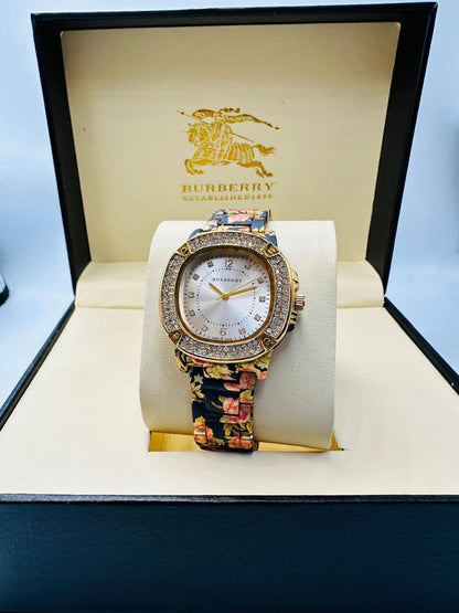 BURBERRY Ladies 
55 dhs🪙🌨️

Zain08
♥️♥️♥️