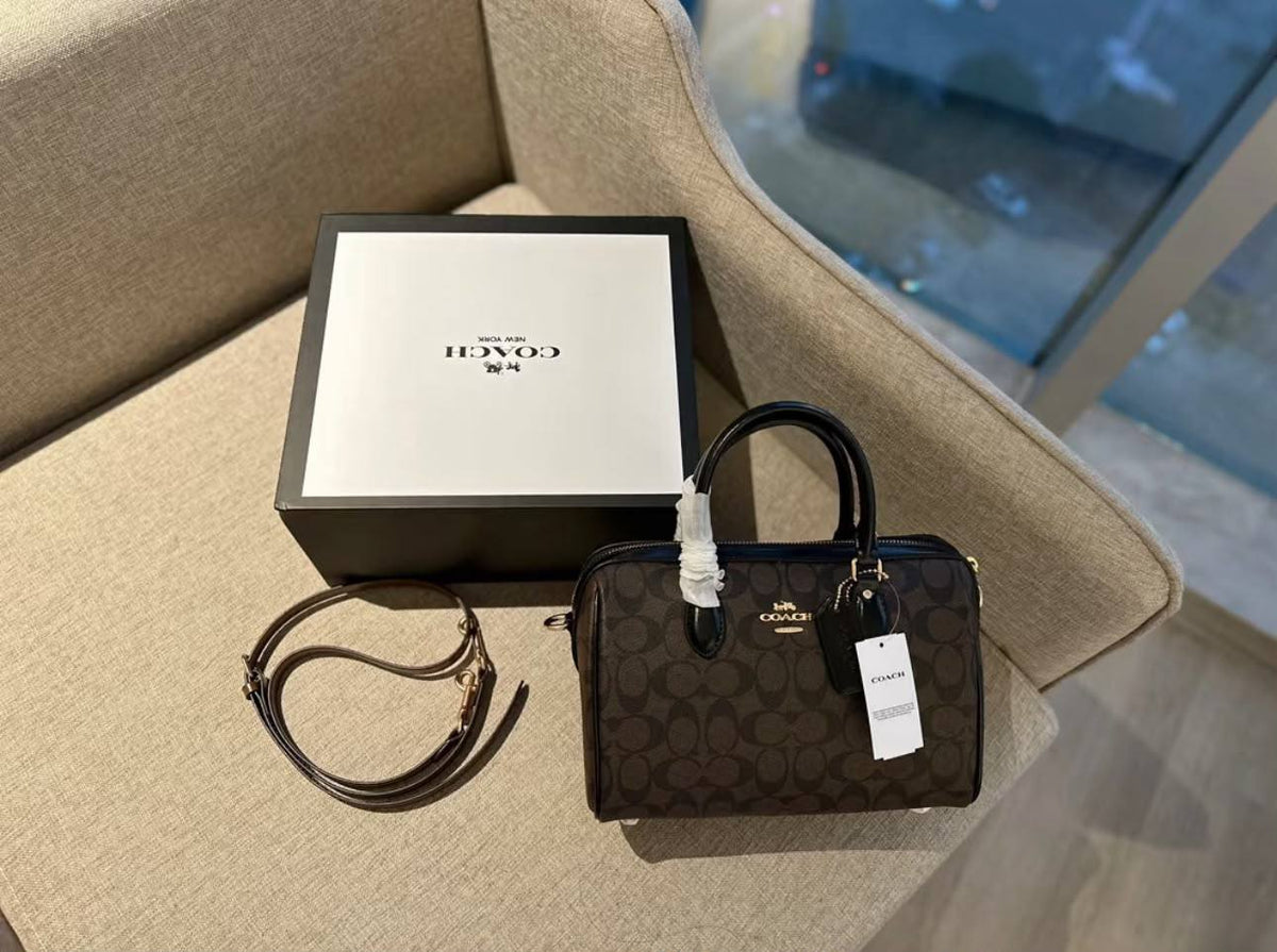 Coach

90 dhs🇦🇪🇦🇪

size：16cm
With the box

Zain35
♥️♥️♥️