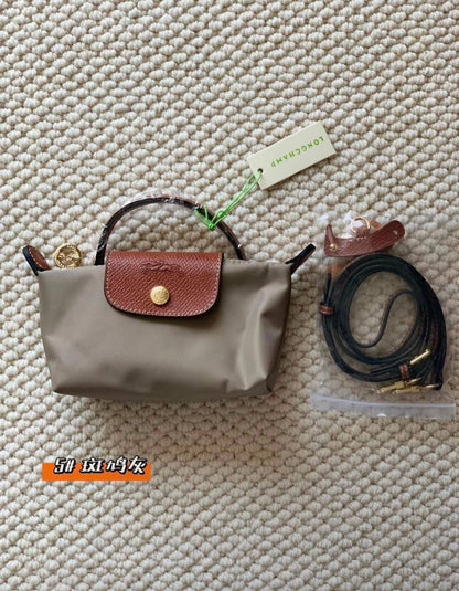 Long Champ
50 dhs🇦🇪🇦🇪
size 20cm

Zain41
♥️♥️♥️