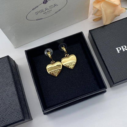 EARRING 
MASTER💫✨
55 DHS✅
WITH BOX AND PAPER BAG🛍️🎁

Zain89
♥️♥️♥️