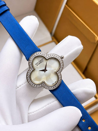 Vancleef watch for ladies good quality 
230 dhs✅

Zain59
♥️♥️♥️