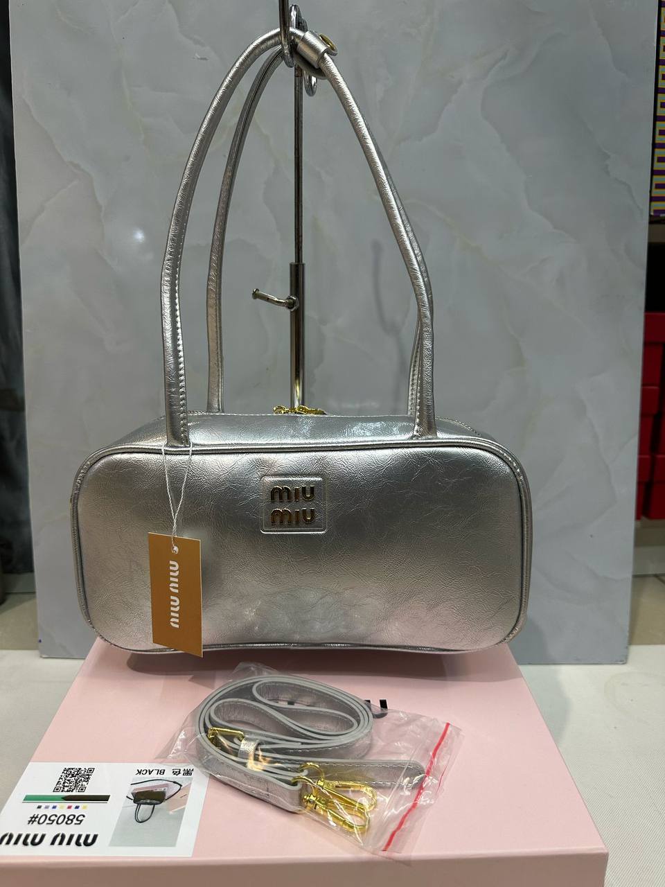 Dior - Miu Miu

With box 
🎁🎁🎁

85 dhs💓

Zain136
♥️♥️♥️