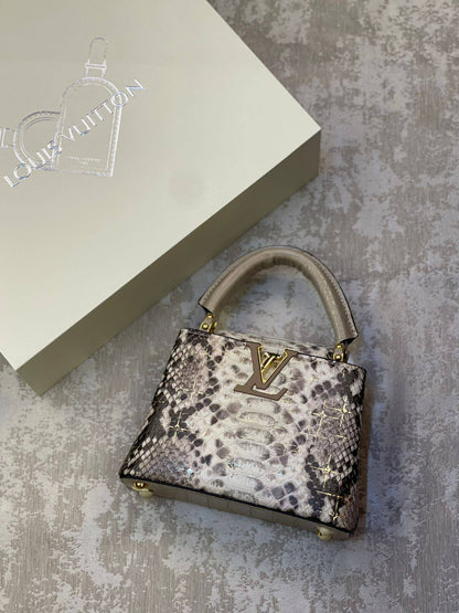 LV
330 dhs❣️

Zain175
♥️♥️♥️