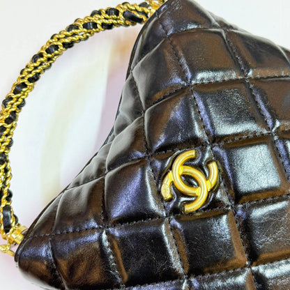 CHANEL

 GOOD QUALITY 

WITH BOX
🎁🎁🎁

90 dhs✅
SIZE: 19cm

Zain39
♥️♥️♥️