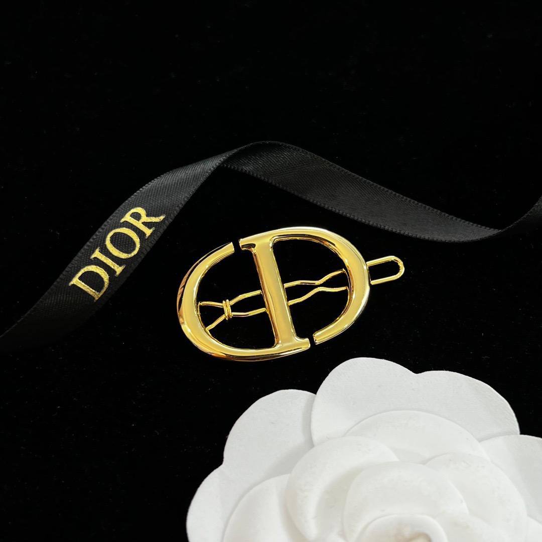 HAIR CLIP
MASTER✨
60 DHS🇦🇪🇦🇪
LIMITED PIECES
WITH BOX AND PAPER BAG🎁🛍️

Zain89
♥️♥️♥️