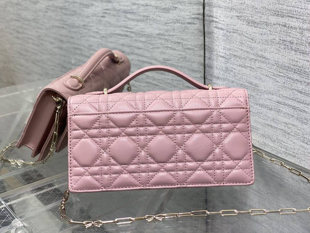 Dior My Dior Mini Bag
*Size 21 cm*
For Price 👇 WhatsApp✅
0568585901 
0507557372
0552275751 Owner Zain 👌

Zain274
♥️♥️♥️