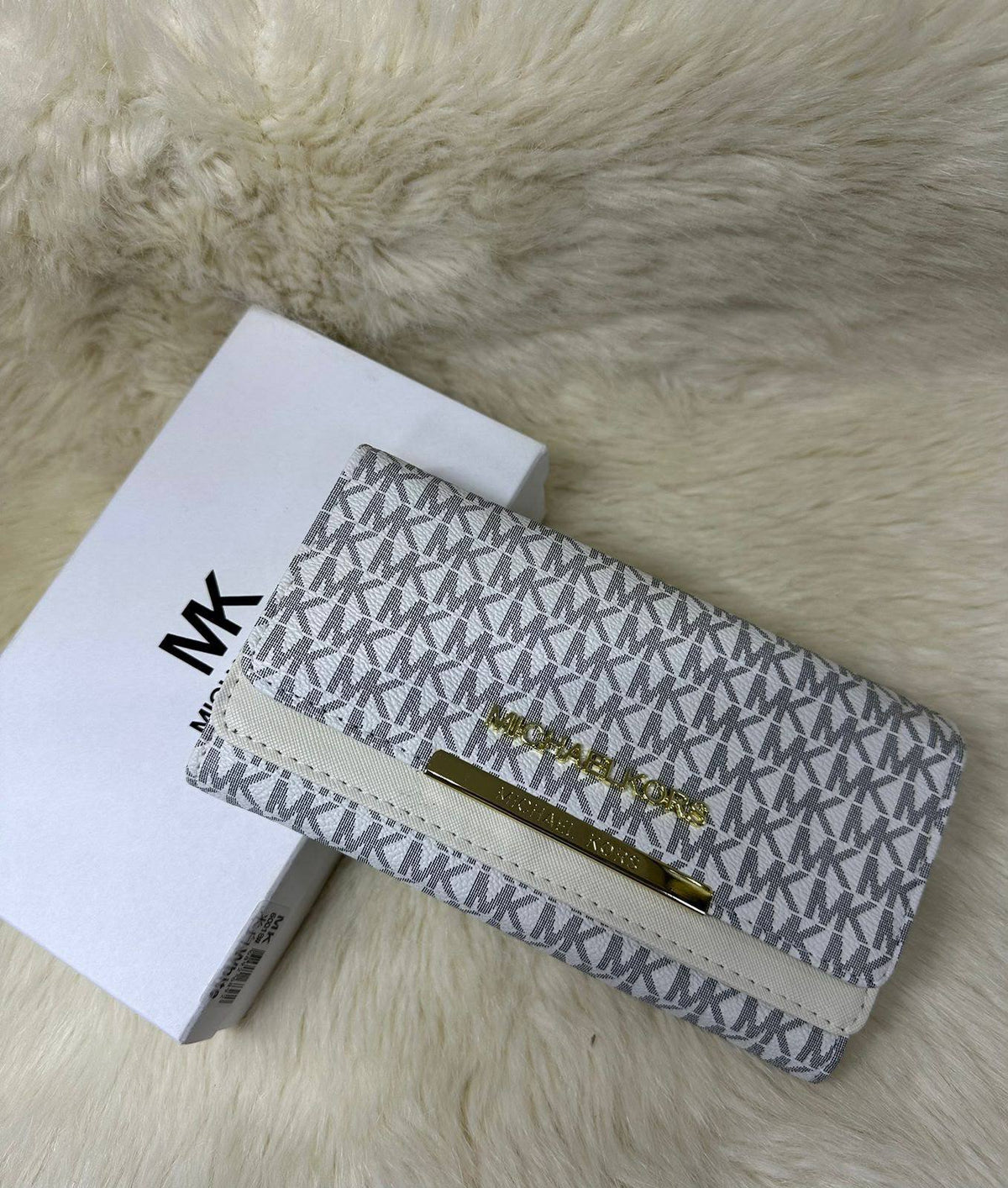 MK
YSL-Long wallet 

With box 
40 dhs🇦🇪🇦🇪🇦🇪

Zain50
♥️♥️♥️
