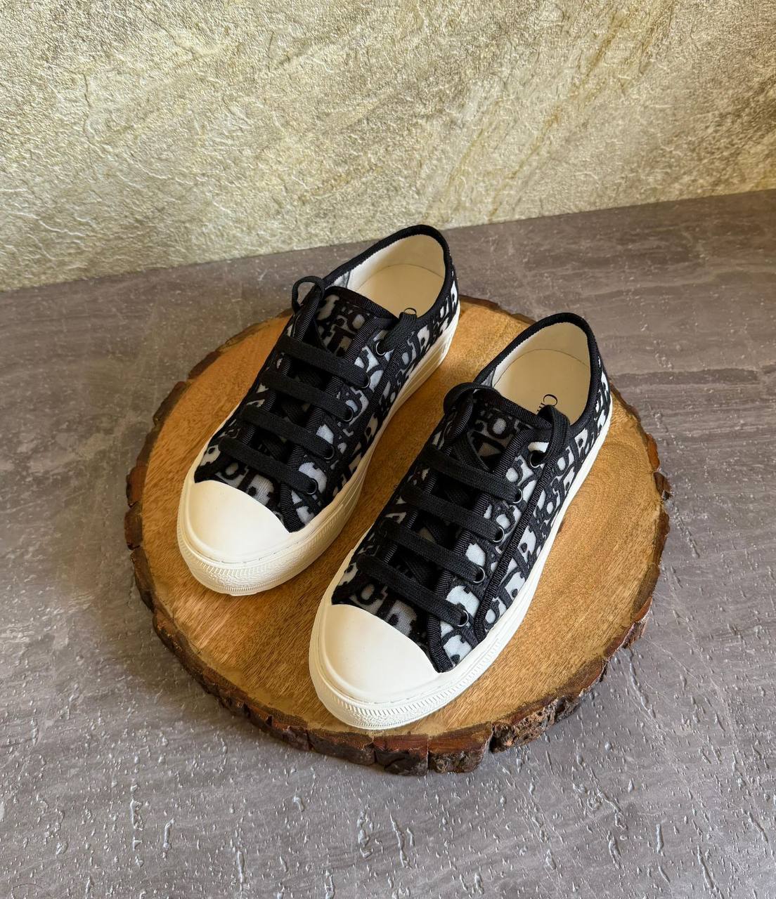 DIOR 
SuperMaster Quality 💯
450 dhs✅
Size: 36-41💥

Zain171
♥️♥️♥️