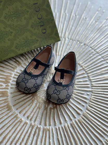 New collection{}
Brand:Gucci
 Super master quality 😍
Size:21To28
250 dhs🪙🌨️

Zain261
♥️♥️♥️