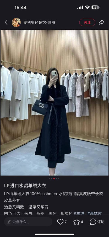 VALENTINO  
GOOD QUALITY
 WITH BOX 
🎁🎁🎁

100 dhs✅

Zain295
♥️♥️♥️