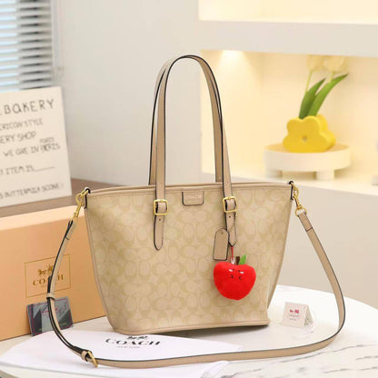 Coach bag 
Size:28cm

With Box 📦 
🎁🎁🎁

90 dhs🌺

Zain56
♥️♥️♥️
