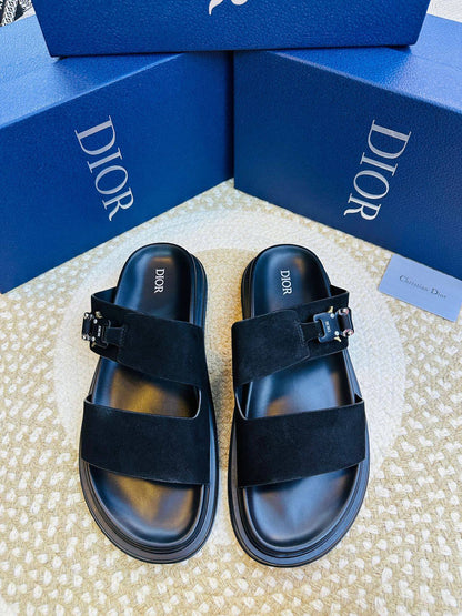 Dior
Master
Size 40-46 
210 dhs🪙🌨️

Zain132
♥️♥️♥️