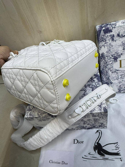 💎 Lady  Dior 
1️⃣ First Quality +🎁
Size: 20 * 17 cm
110 dhs✅
with Box🎁

Zain115
♥️♥️♥️