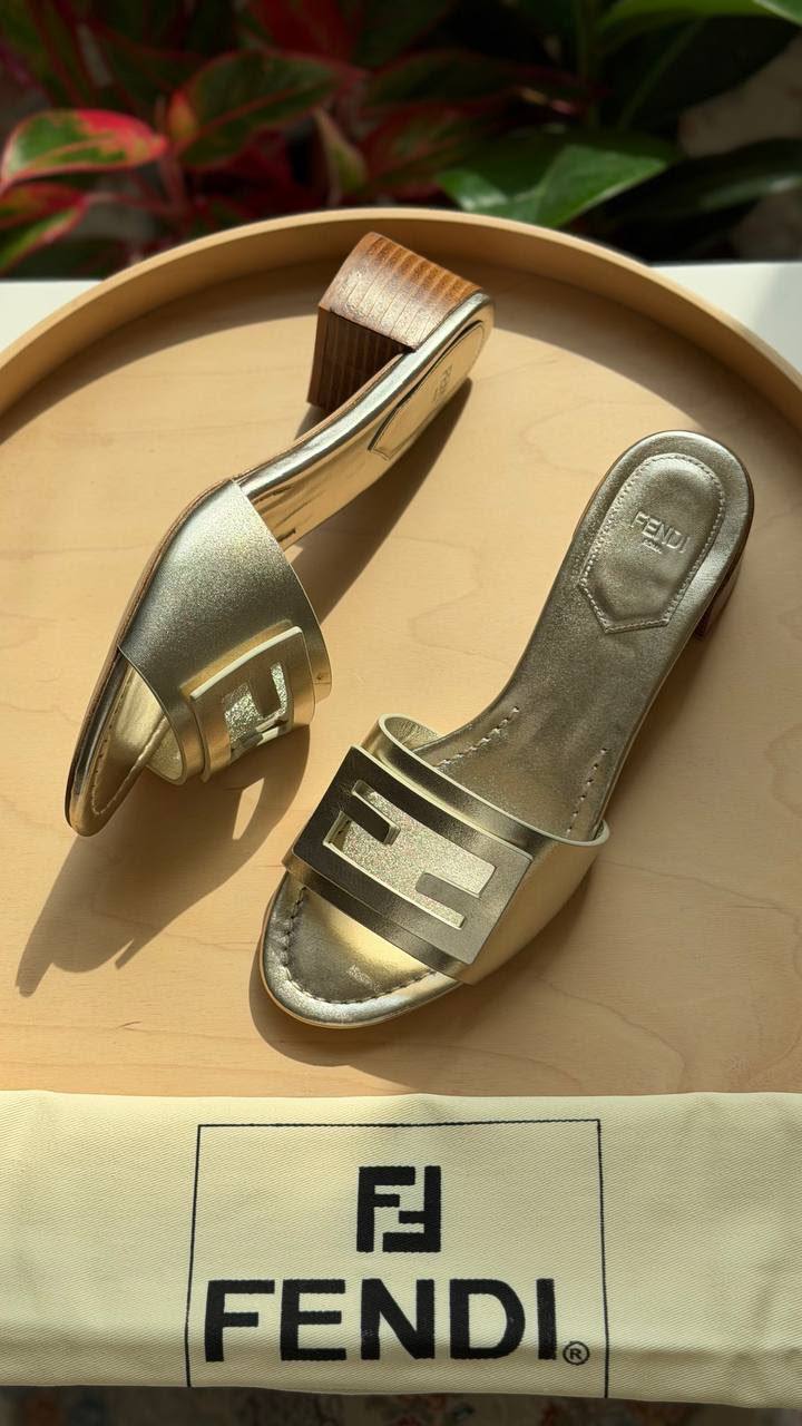 FENDI

Available🤩

Master quality 

Size: 36 to 41
430 dhs🇦🇪🇦🇪

Zain318
♥️♥️♥️