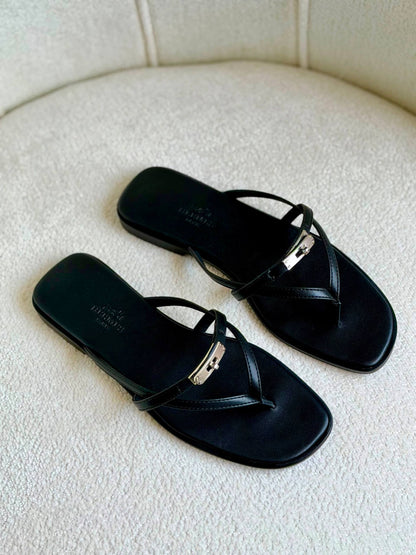 Hermes
Super *AAA* *+* Quality 💯 
With original packing🎁🎁
SIZE:36and41
Available now
450 dhs✅

Zain308
♥️♥️♥️