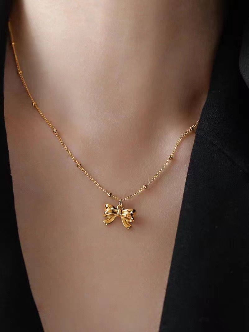 New arrival stainless steel Necklaces color not change 
20 dhs❣️

Zain243
♥️♥️♥️