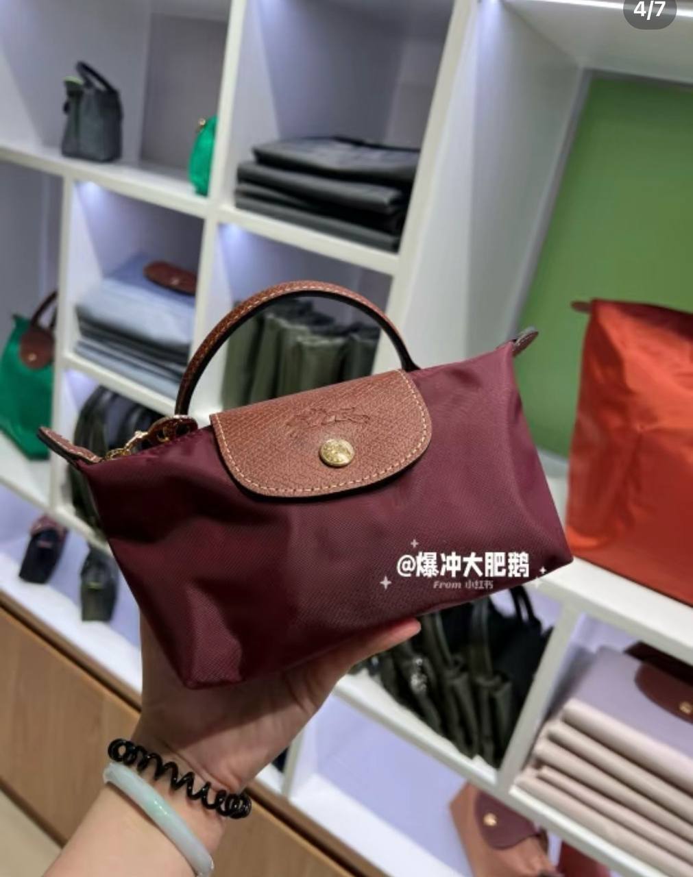Long Champ mini 
Size：17cm
50 dhs🇦🇪🇦🇪

Zain136
♥️♥️♥️