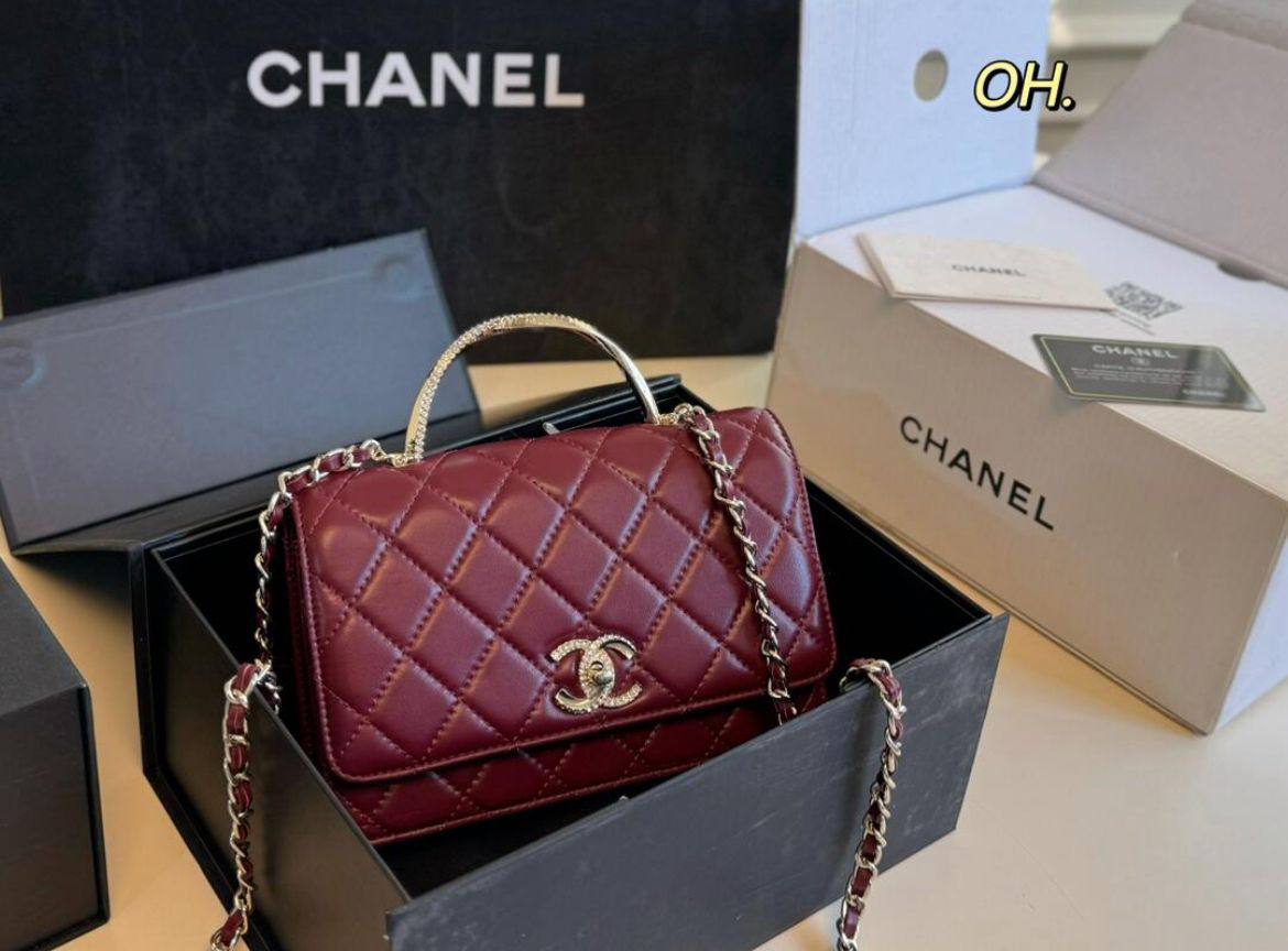 Chanel
100 dhs✅
Good-quality 

with box
🎁🎁🎁

Zain35
♥️♥️♥️