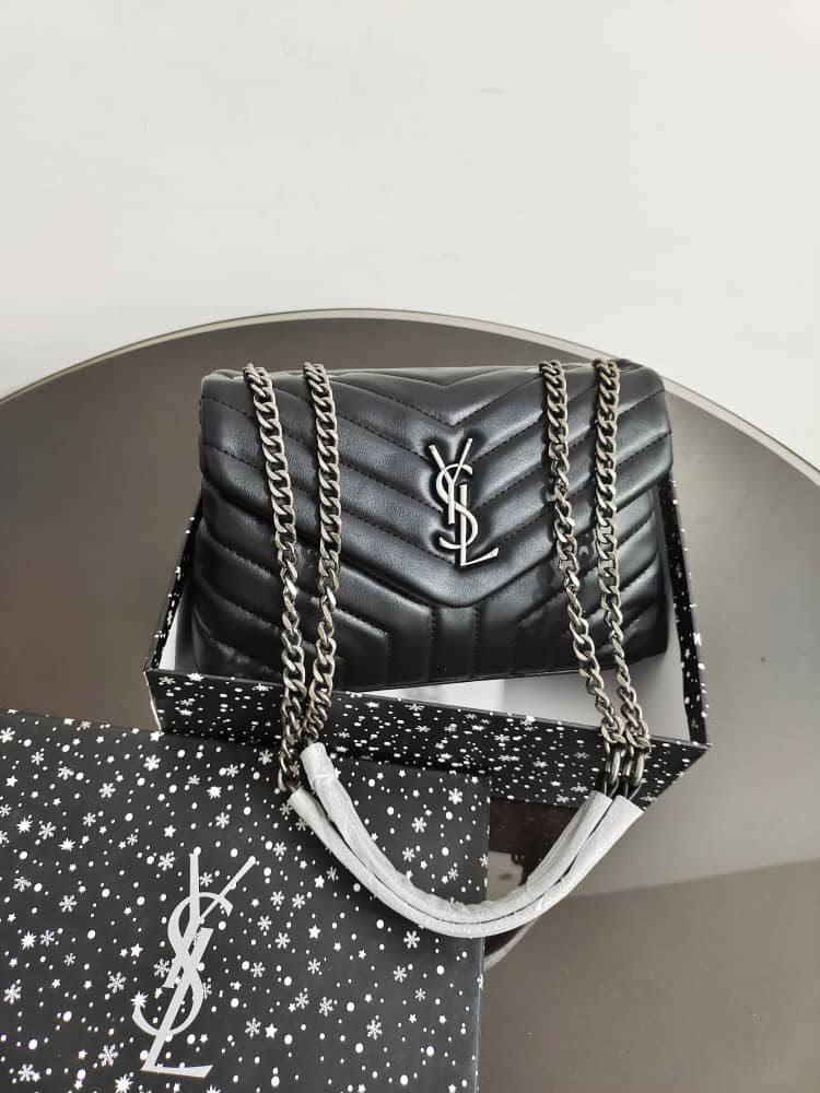 YSL
100 dhs✅
With box

Zain219
♥️♥️♥️