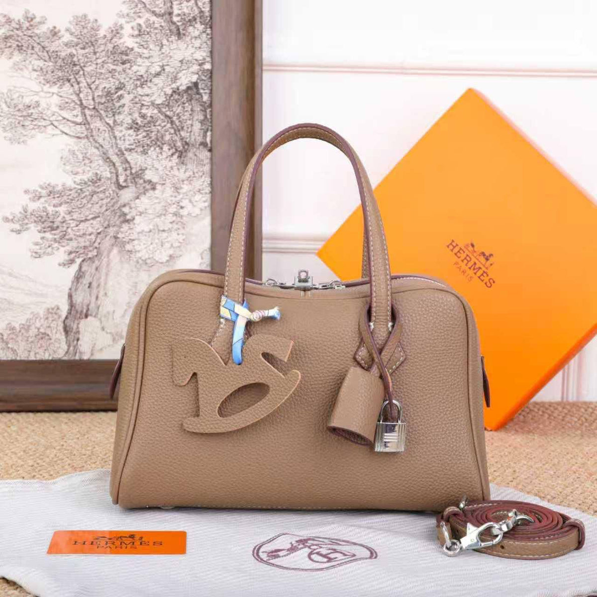 Hermes

95 dhs🇦🇪🇦🇪

With box

25cm 

Zain219
♥️♥️♥️