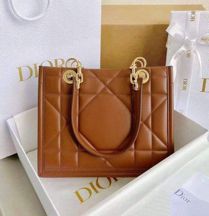 DIOR 
GOOD QUALITY 
110 dhs🇦🇪🇦🇪

Zain295
♥️♥️♥️