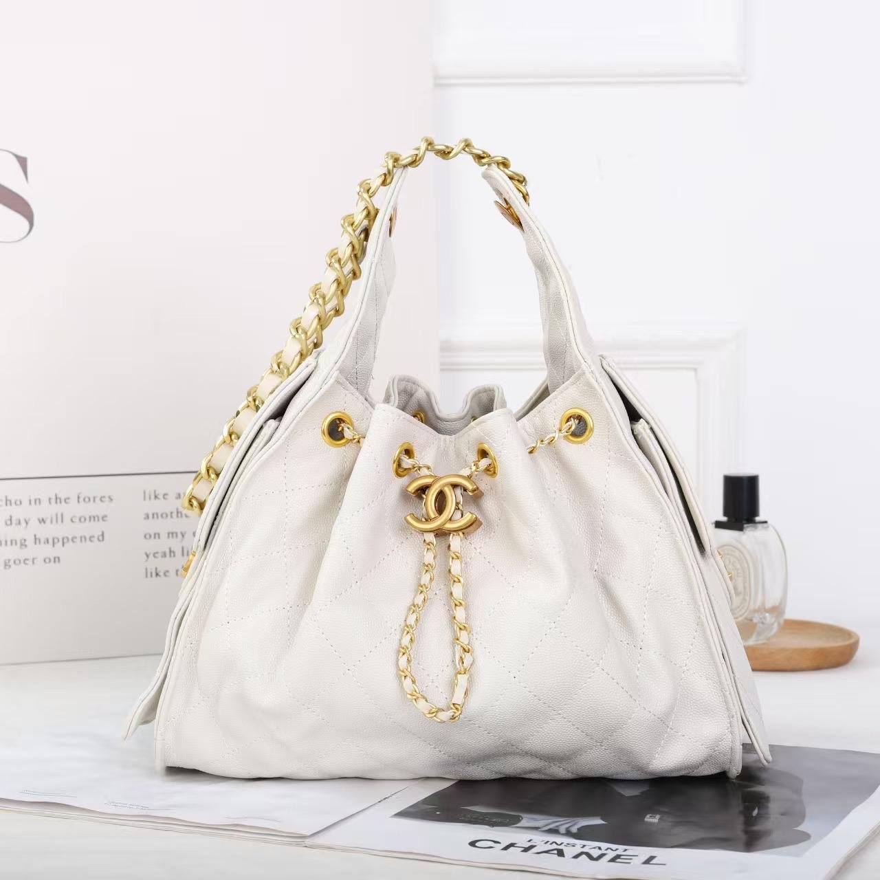 Chanel

High quality

With box
 110 dhs🇦🇪🇦🇪🇦🇪

Zain50
♥️♥️♥️
