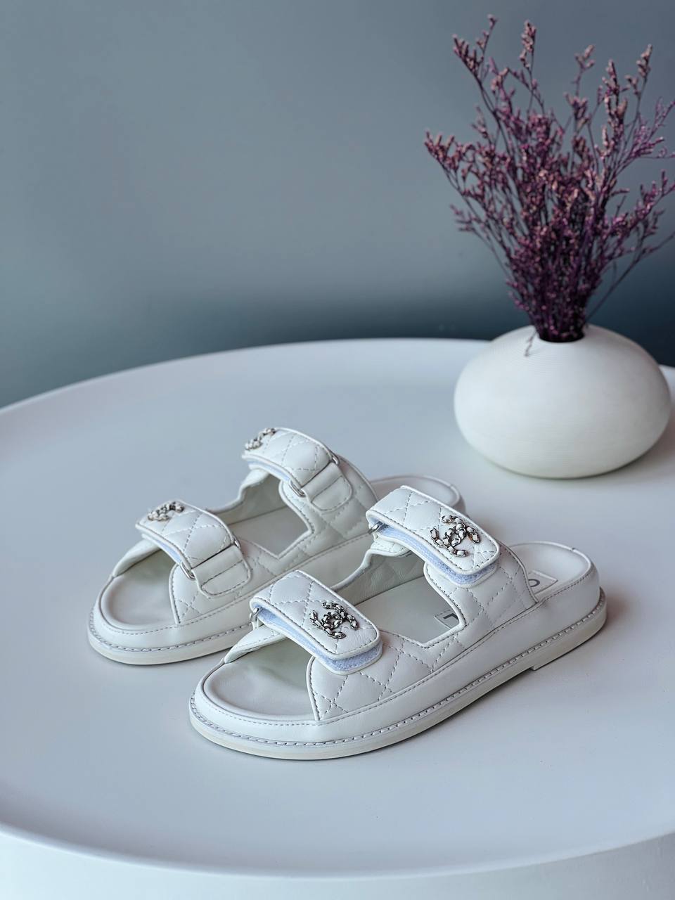 Chanel ✨⭐️
Size 36-41
_Super master high quality_🪡
450 dhs💛

Zain176
♥️♥️♥️