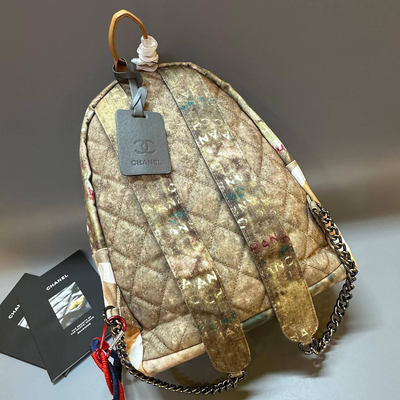 CHANEL 

BACKPACK 

COPY ONE 

RESTOCK 

UNISEX 

150 dhs🇦🇪
Zain17
♥️♥️♥️