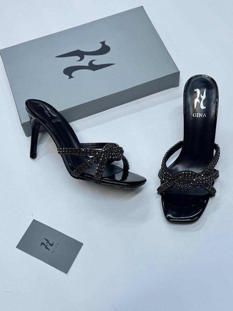 GINA
Size 36-41
115 dhs🪙💕

Zain21
♥️♥️♥️