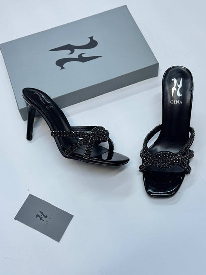 GINA
Size 36-41
115 dhs🪙💕

Zain21
♥️♥️♥️