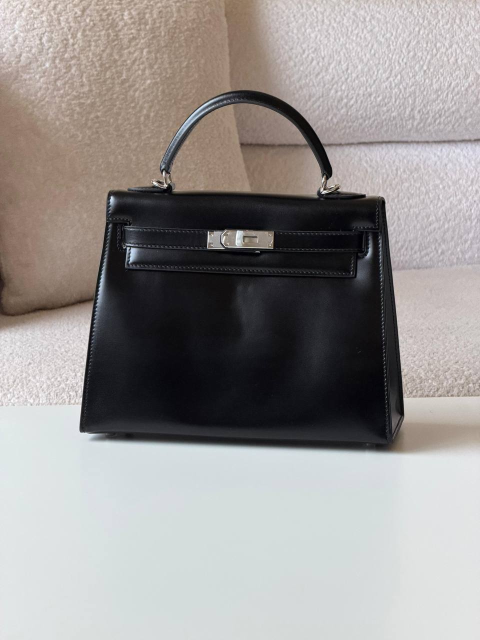 Hermes kelly box 28 cm💥Master quality ✅with box📦
460 dhs💓

Zain52
♥️♥️♥️