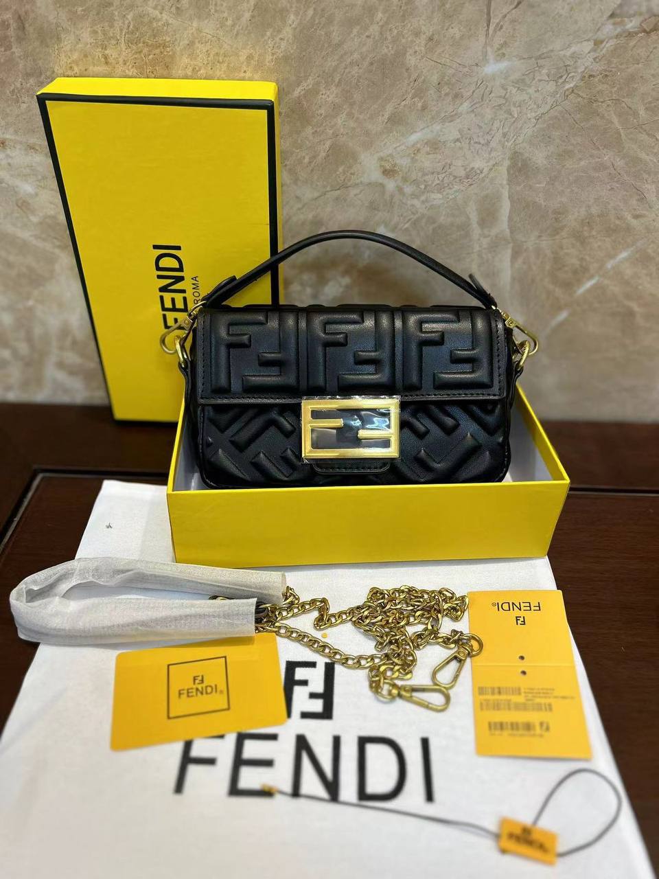 Fendi
95 dhs💓
size：20cm
Good-quality with box

Zain35
♥️♥️♥️