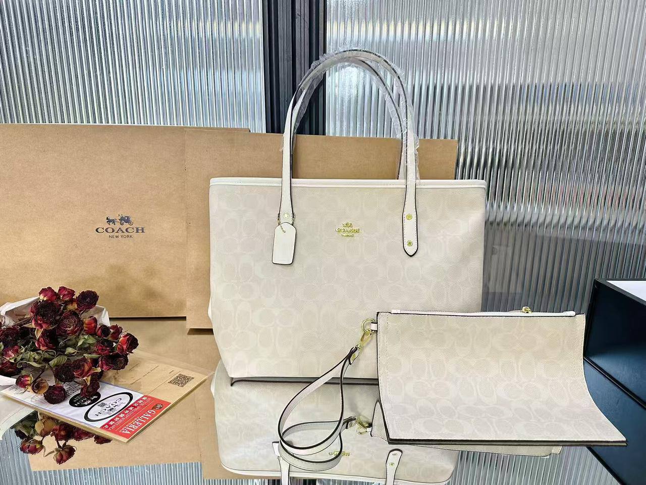 COACH
Size     42cm
95 dhs🪙🌺

Withbox  
🎁🎁🎁

high quality

Zain04
♥️♥️♥️