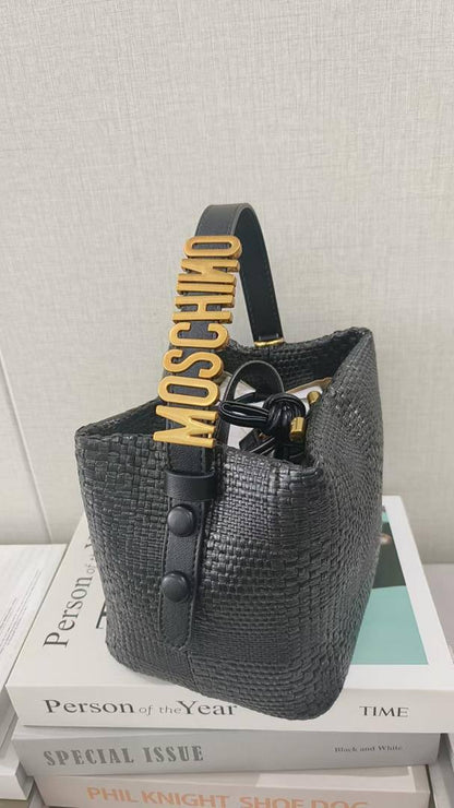 Moschino
100 dhs🇦🇪🇦🇪
size  19cm
High quality

Zain26
♥️♥️♥️