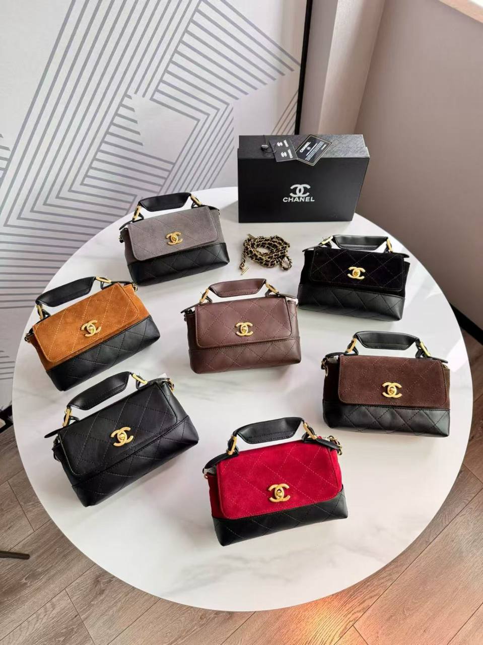 CHANEL
Best quality WITH BOX
95 dhs💛
size 20CM

Zain290
♥️♥️