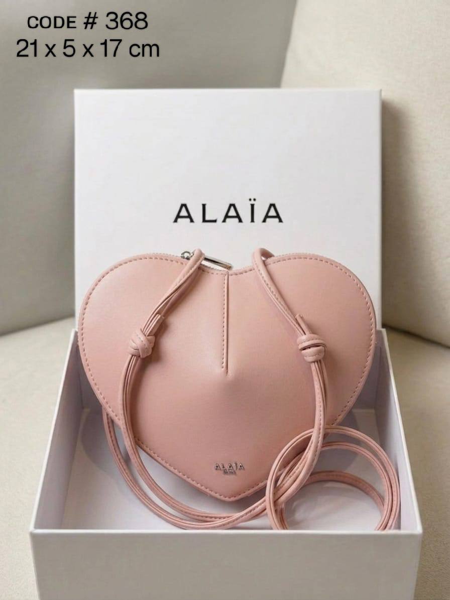 ALAIA ʟᴇ ᴄᴏᴇᴜʀ
ᴄʀᴏssʙᴏᴅʏ ʙᴀɢ
ʜᴇᴀʀᴛ- sʜᴀᴘᴇᴅ ᴅᴇsɪɢɴ
sɪʟᴠᴇʀ ʜᴀʀᴅᴡᴀʀᴇ
sɪᴢᴇ : 21 cm
ᴡɪᴛʜ BOX

130 dhs💓

Zain31
♥️♥️♥️