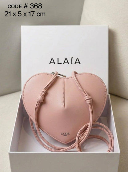 ALAIA ʟᴇ ᴄᴏᴇᴜʀ
ᴄʀᴏssʙᴏᴅʏ ʙᴀɢ
ʜᴇᴀʀᴛ- sʜᴀᴘᴇᴅ ᴅᴇsɪɢɴ
sɪʟᴠᴇʀ ʜᴀʀᴅᴡᴀʀᴇ
sɪᴢᴇ : 21 cm
ᴡɪᴛʜ BOX

130 dhs💓

Zain31
♥️♥️♥️
