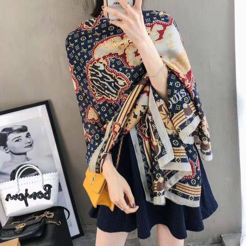 Silk scarf 
40 dhs❣️

Zain93
♥️♥️♥️