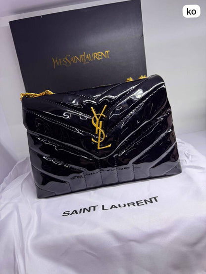 YSL LouLou
Size: 25 * 16.5 * 9 cm
80 dhs🪙🖤
with box🎁

Zain115
♥️♥️♥️