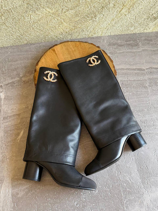 CHANEL 💫🌼

SuperMaster Quality 💯

950 dhs🇦🇪🇦🇪

Size: 36-41 💥

Zain171
♥️♥️♥️