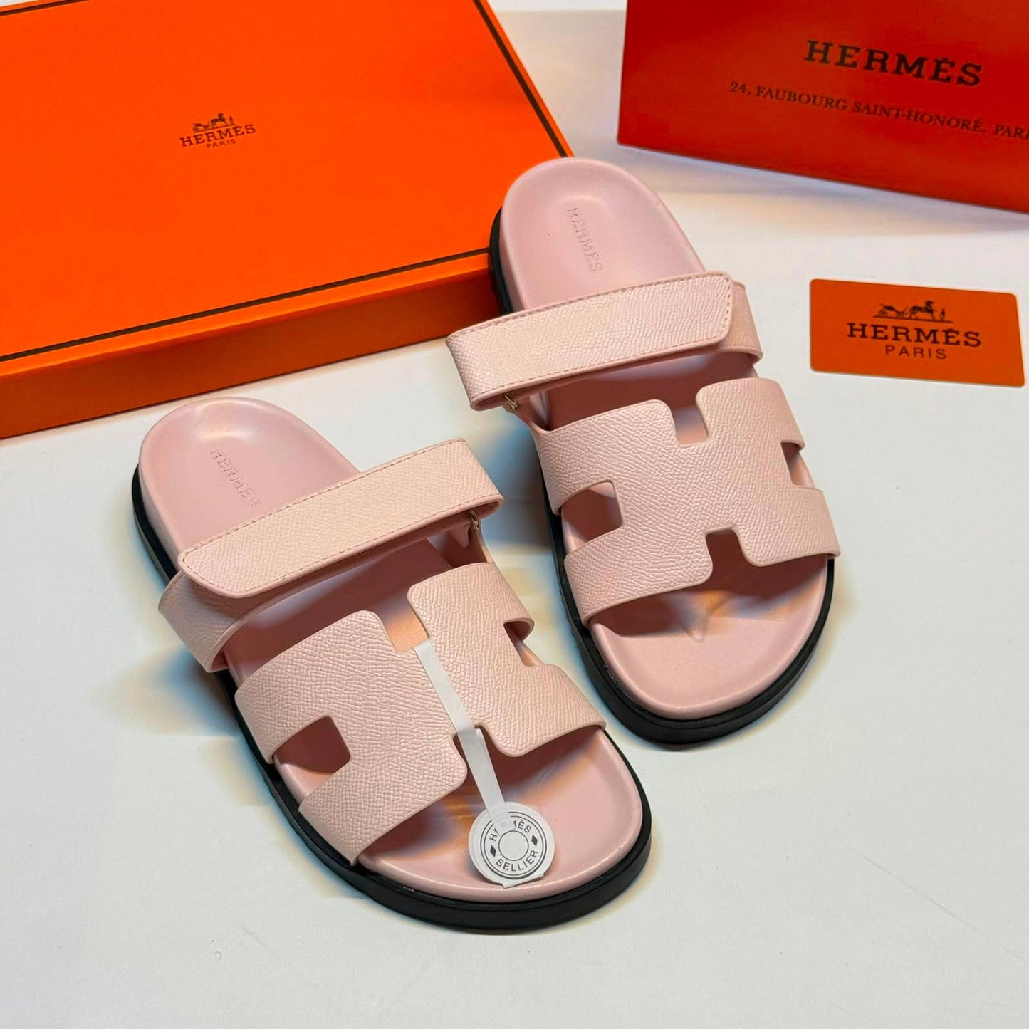 HERMES SLIPPER
GOOD QUALITY
100 DHS✅
Size 36 TO 41

Zain40
♥️♥️♥️
