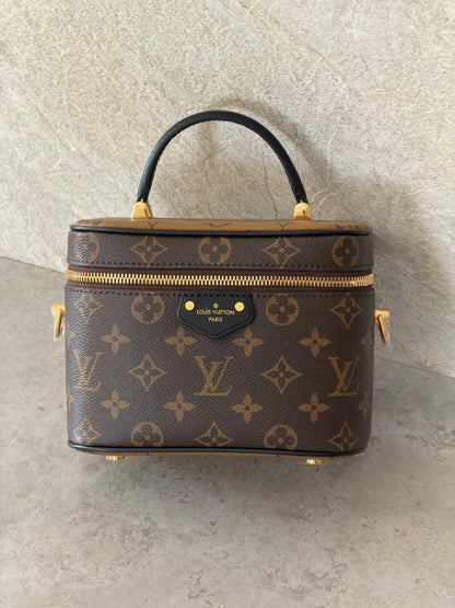 𝐋𝐕 𝐕𝐀𝐍𝐈𝐓𝐘 𝐁𝐀𝐆 𝐏𝐌 𝐒𝐈𝐙𝐄 𝐒𝐔𝐏𝐄𝐑 𝐌𝐀𝐒𝐓𝐄𝐑 𝐐𝐔𝐀𝐋𝐈𝐓𝐘 
800 dhs💓

ZainETAG4
♥️♥️♥️