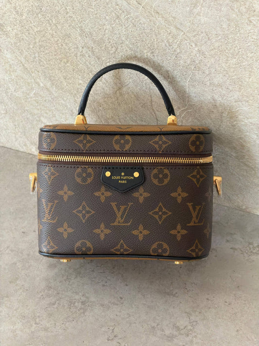 𝐋𝐕 𝐕𝐀𝐍𝐈𝐓𝐘 𝐁𝐀𝐆 𝐏𝐌 𝐒𝐈𝐙𝐄 𝐒𝐔𝐏𝐄𝐑 𝐌𝐀𝐒𝐓𝐄𝐑 𝐐𝐔𝐀𝐋𝐈𝐓𝐘 
800 dhs💓

ZainETAG4
♥️♥️♥️